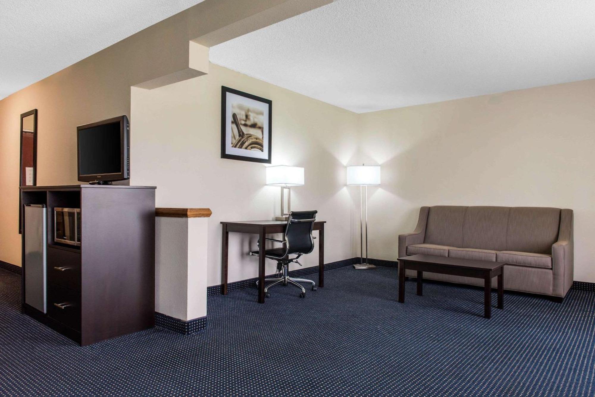 Quality Inn & Suites Anderson I-69 Exterior photo